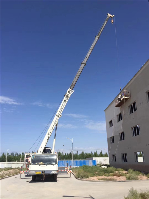 邻水县“轻装强干”—— 吊车的 “轻量化臂架” 技术